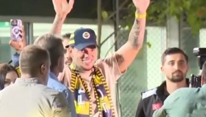 APP下载-记者：埃德森已抵达土耳其，并向等候的费内巴切球迷致意